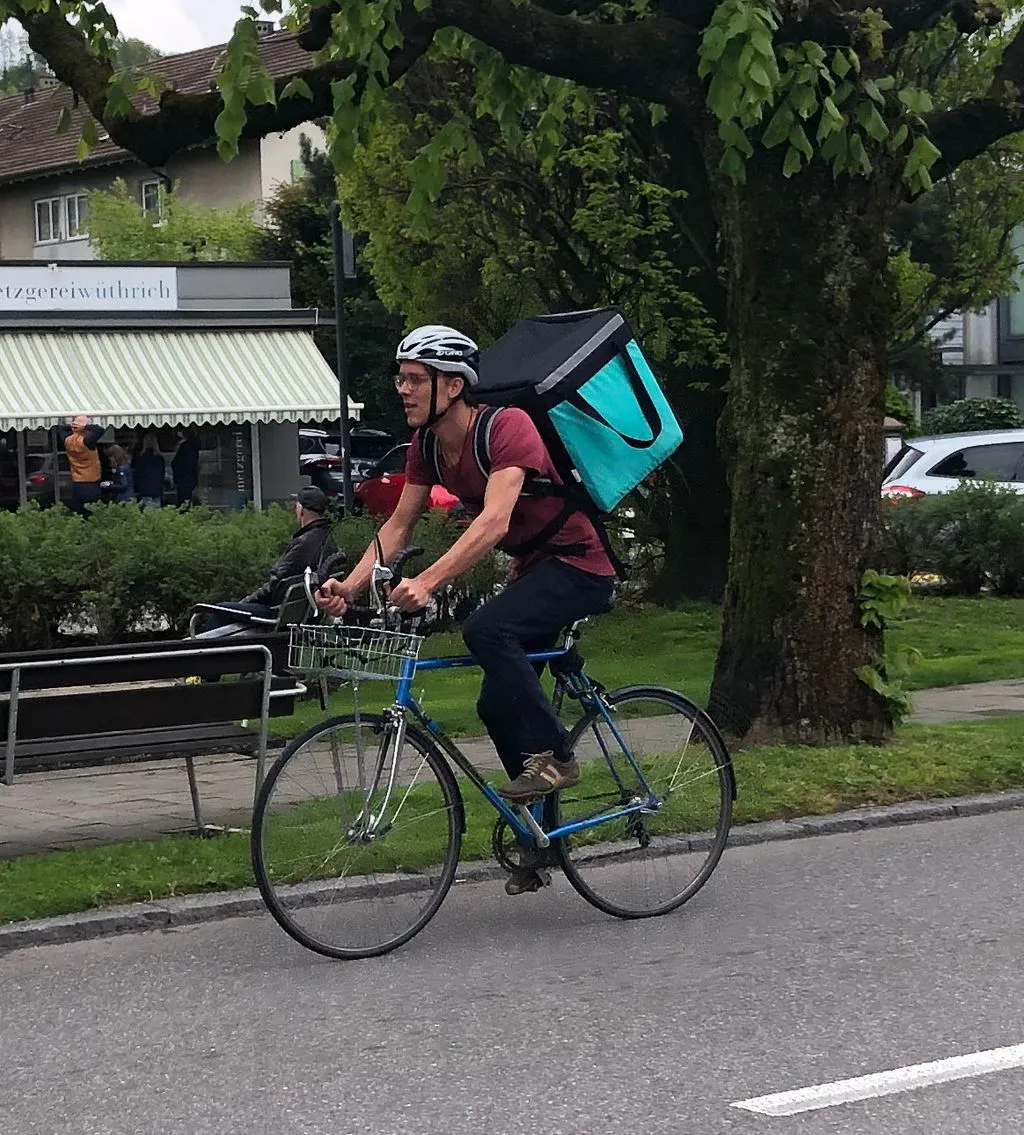 Auslieferung mit dem Velo.