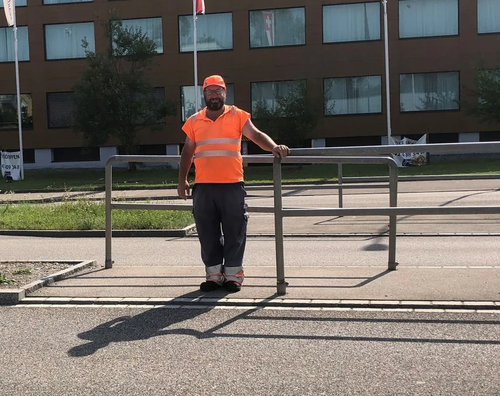 Person in Leuchtweste