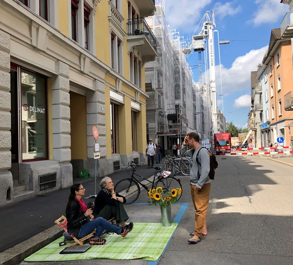 Storyteller sprechen mit interessierter Person